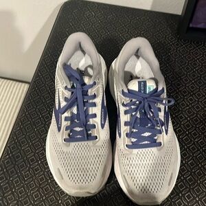 Brooks size 7 running shoes
